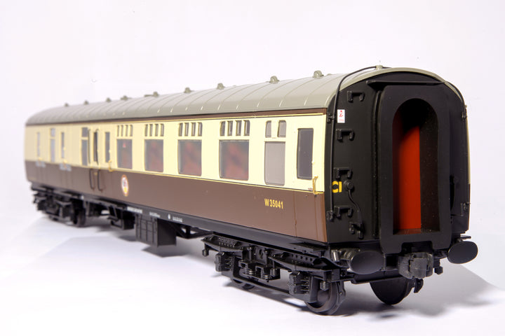 1:32 Scale BR Mk1 Coach Accucraft