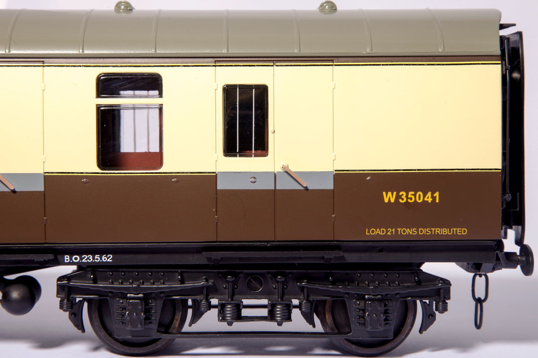 1:32 Scale BR Mk1 Coach Accucraft