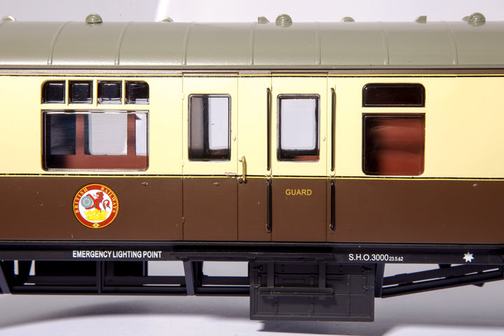 1:32 Scale BR Mk1 Coach Accucraft