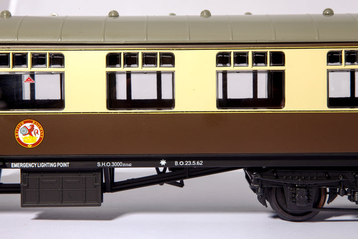 1:32 Scale BR Mk1 Coach Accucraft