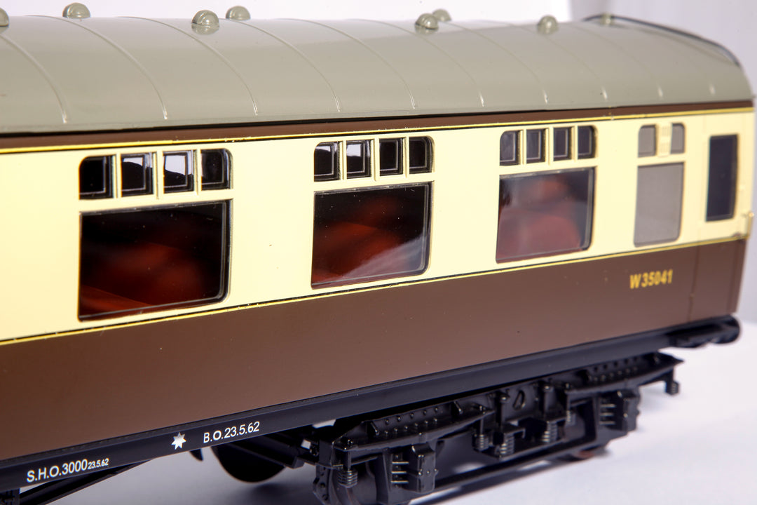 1:32 Scale BR Mk1 Coach Accucraft