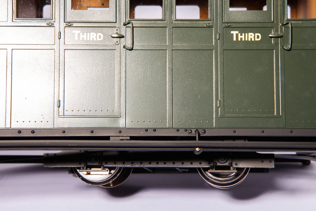L &amp; B Composite coach Accucraft