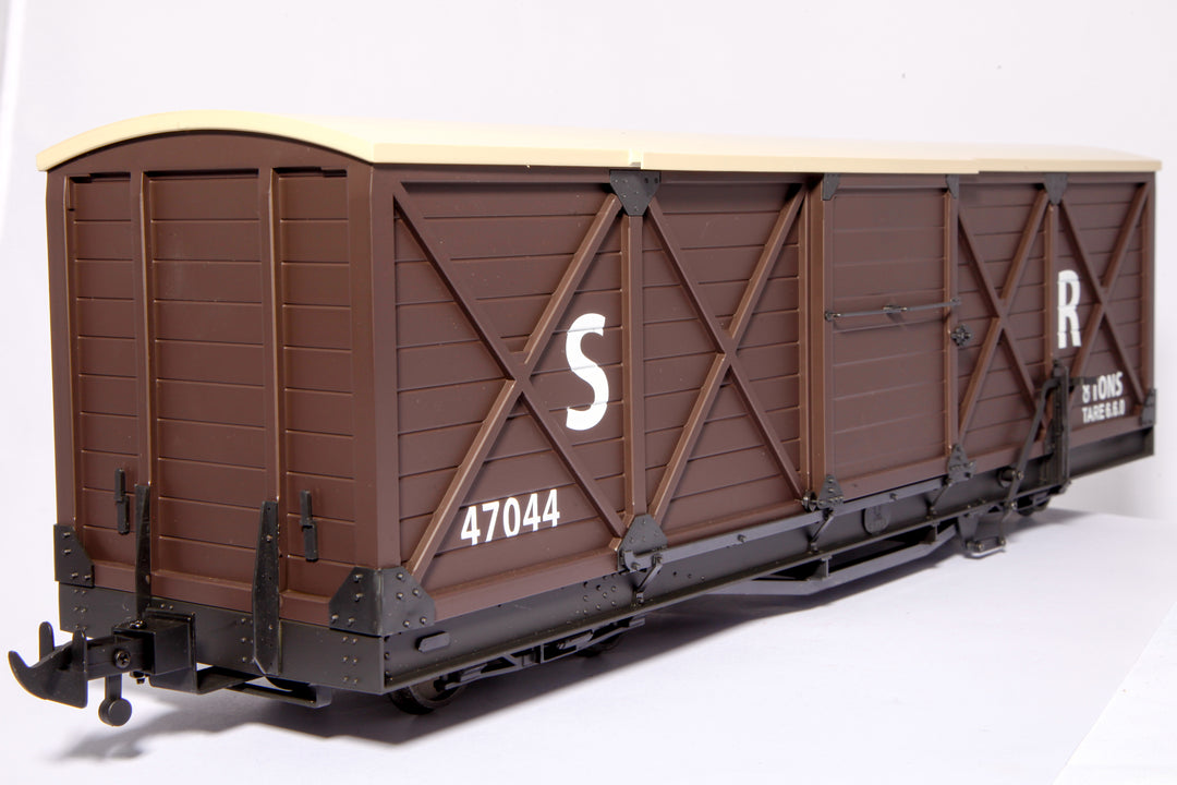 Lynton &amp; Barnstaple ‘Howard’ bogie goods van Accucraft R19-25A