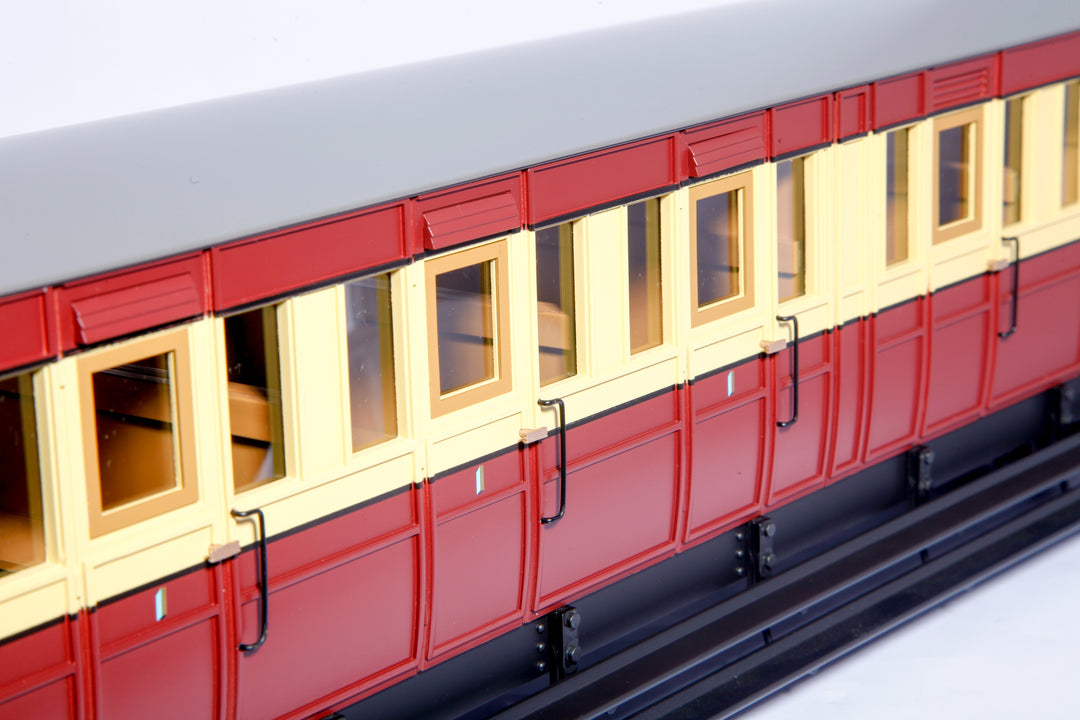 Isle of Man Pairs Bogie Coach Composite Accucraft
