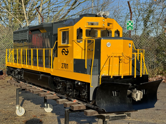 Maxitrak 7 1/4" GP40 battery electric locomotive