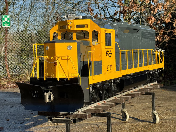 Maxitrak 7 1/4" GP40 battery electric locomotive