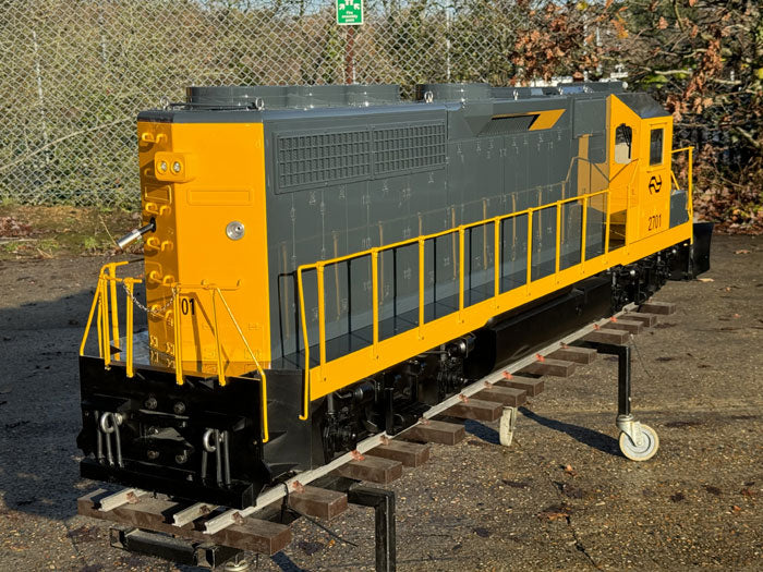 Maxitrak 7 1/4" GP40 battery electric locomotive