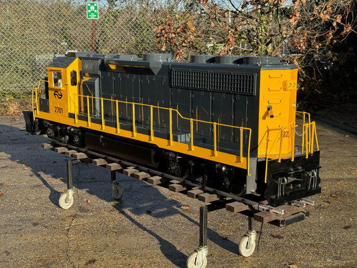 Maxitrak 7 1/4" GP40 battery electric locomotive