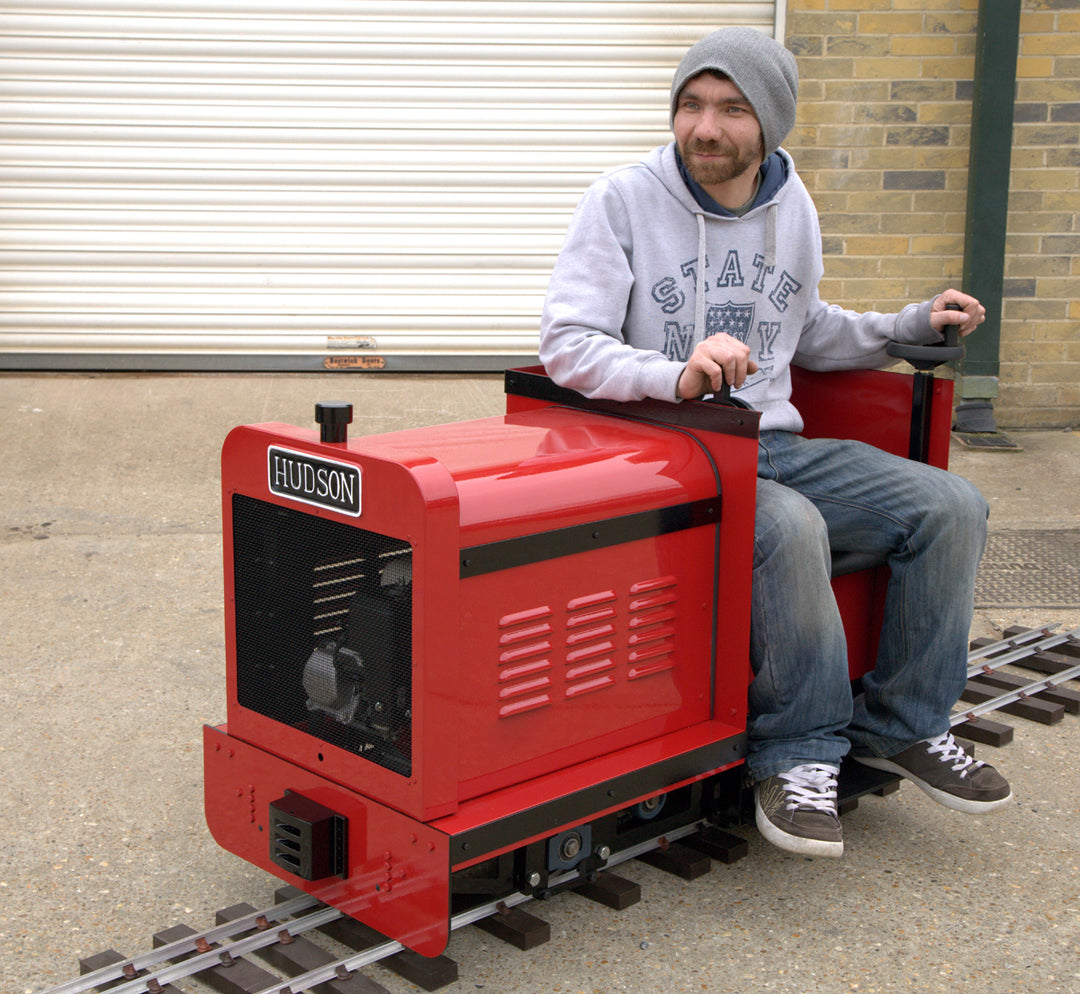 Maxitrak 7 1/4" - 10 1/4" Hudson battery electric locomotive