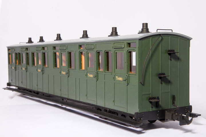 L &amp; B Composite coach Accucraft