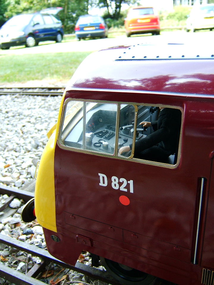 Maxitrak 5" Class 42 Warship Class battery electric locomotive