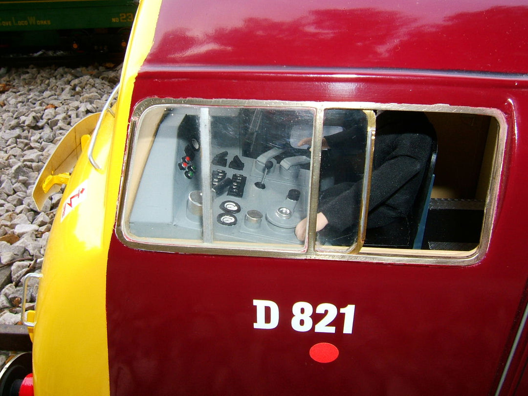Maxitrak 5" Class 42 Warship Class battery electric locomotive