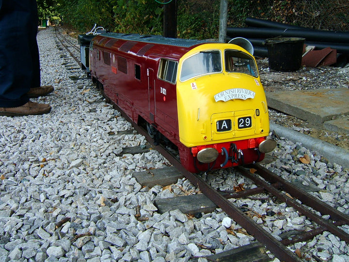 Maxitrak 5" Class 42 Warship Class battery electric locomotive