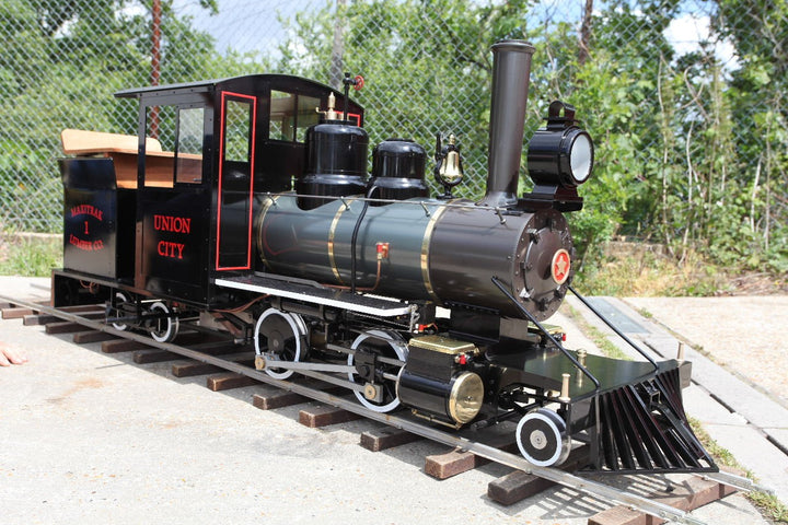 Maxitrak Forney 2-4-4 Steam locomotive front right